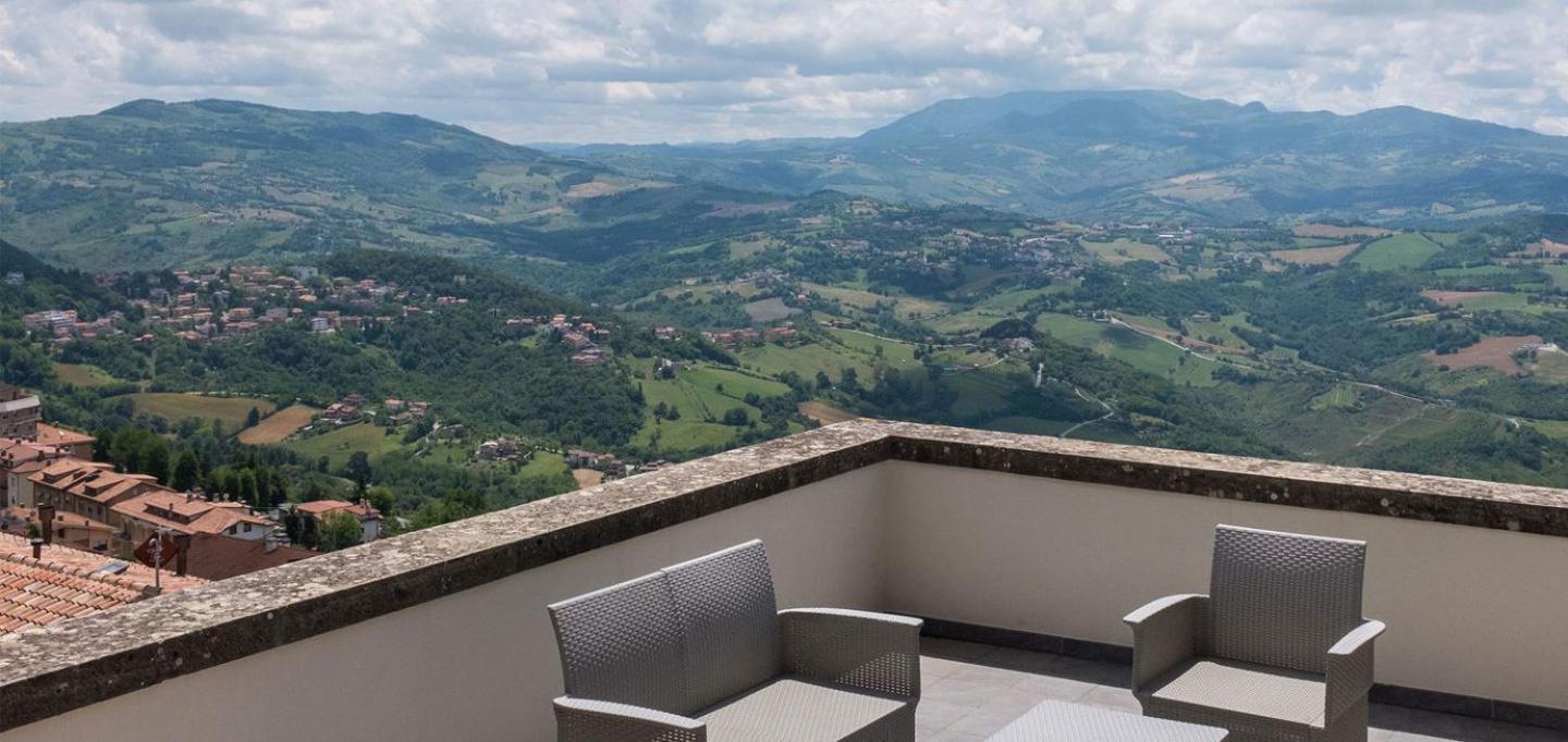 Titano Suites San Marino Buitenkant foto