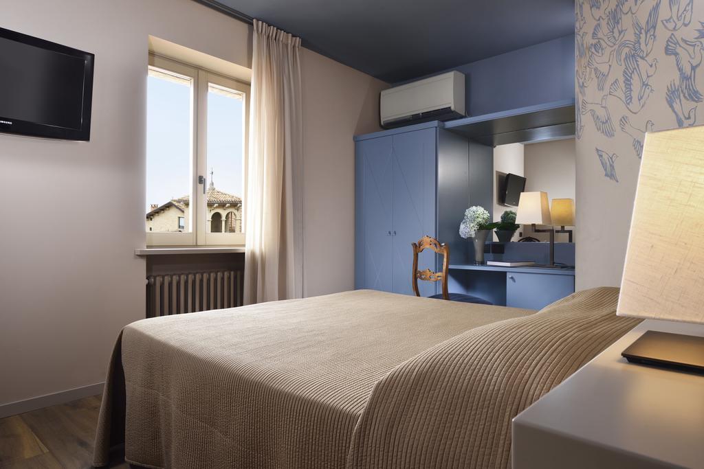 Titano Suites San Marino Kamer foto